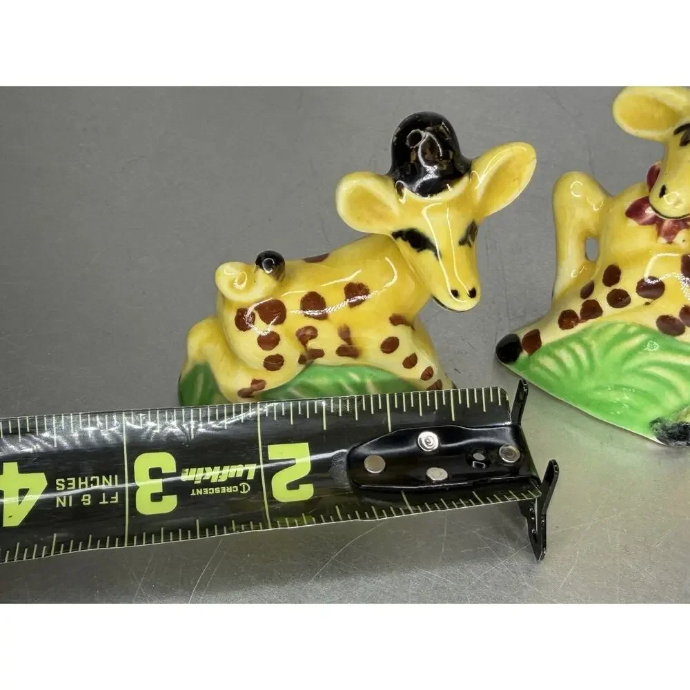 Vintage MCM Ceramic Giraffe In Hats SALT PEPPER SHAKER Kitsch ANTHROPOMORPHIC